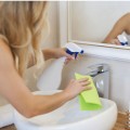 Soluție ecologică de curățare pentru baie