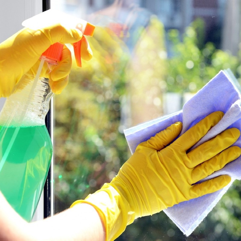 Detergent ecologic pentru sticlă și alte suprafețe